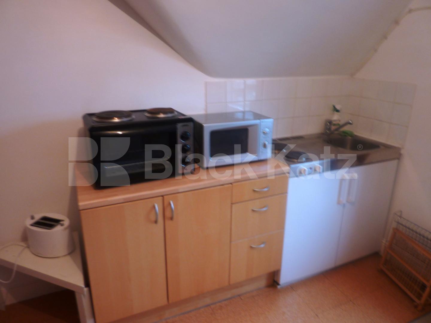 			1 Bedroom, 1 bath, 1 reception Flat			 Chester Road, DARTMOUTH PARK